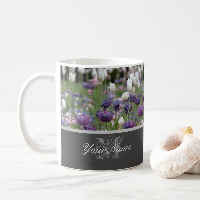 Caneca De Café Monograma com primavera floral! (Com Donut)