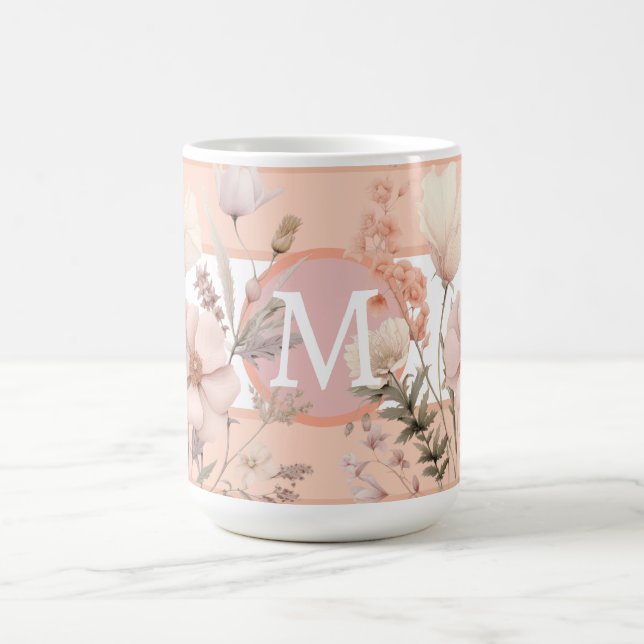 Caneca De Café Monograma de belas flores silvestres rosa e pêsseg (Centro)