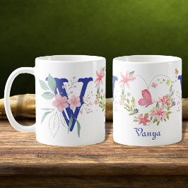 Caneca De Café Monograma de Borboleta Floral em Aquarela Elegante