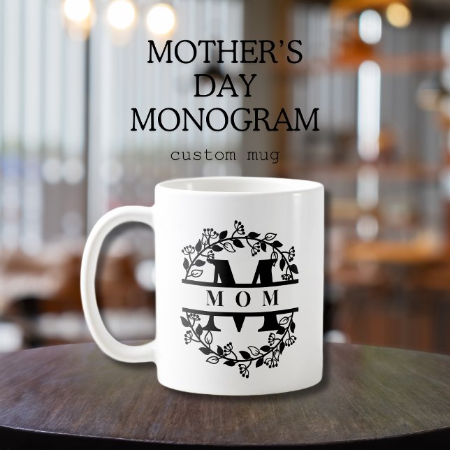 Caneca De Café Monograma de Divisão Floral Elegante com Texto: MO (Floral split monogram Mother's day custom mug, name or text. bilingual. multilingual project)