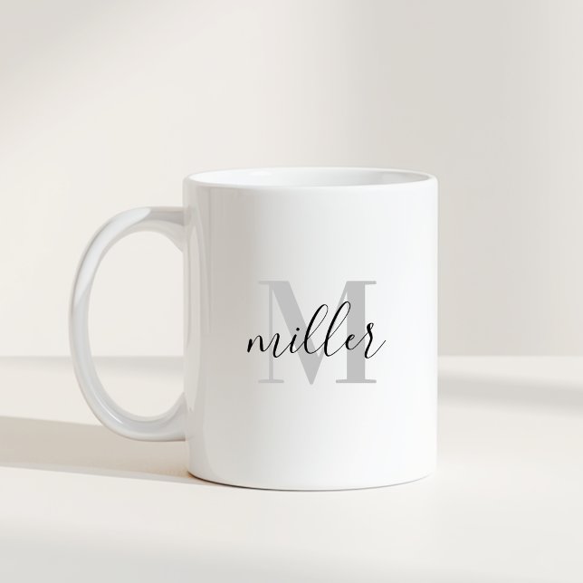 Caneca De Café Monograma de Nome da Família em Caligrafia Moderna (Criador carregado)