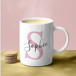 Caneca De Café Monograma de Nome Personalizado Moderno - Rosa<br><div class="desc">Monograma de Nome Personalizado Moderno - Rosa</div>