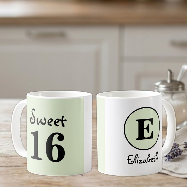 Caneca De Café Monograma de nome Sweet 16 verde (Criador carregado)