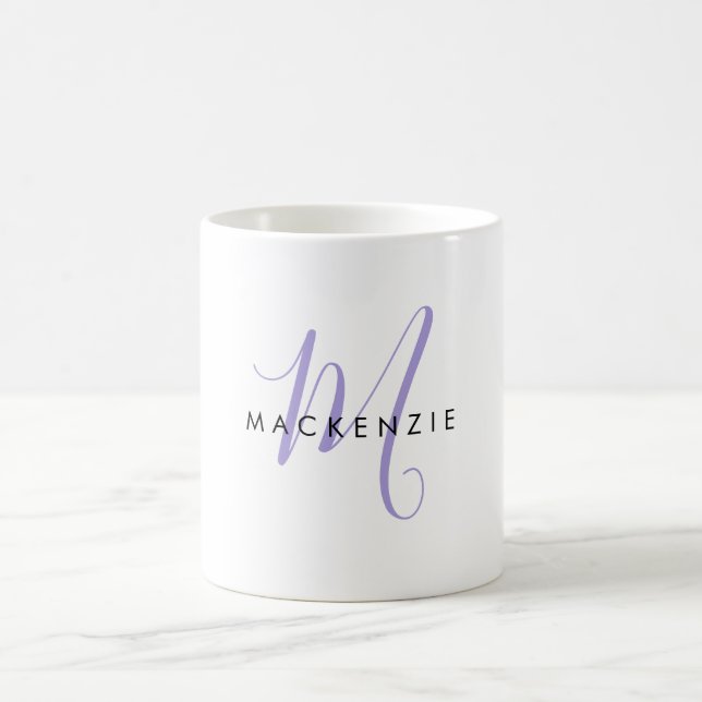 Caneca De Café Monograma de Script de Lavanda Moderno Elegante (Centro)