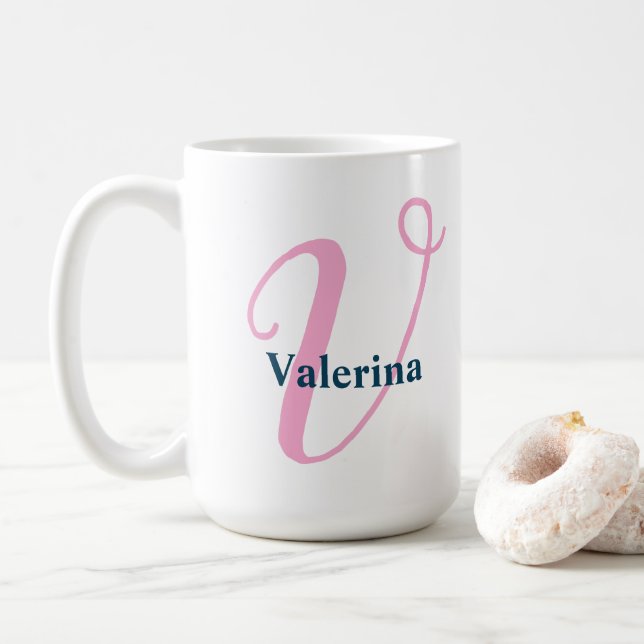 Caneca De Café Monograma de Script de Rico Rosa "V" com Nome do M (Com Donut)