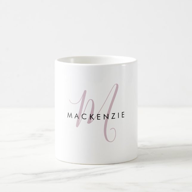 Caneca De Café Monograma de Script Rosa Blush Moderno Elegante (Centro)