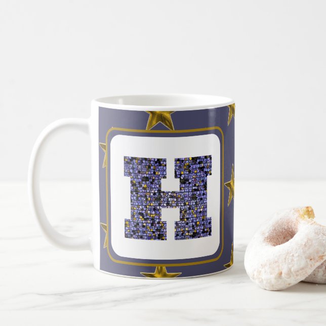 Caneca De Café Monograma do mosaico Estrelas Douradas iniciais -  (Com Donut)