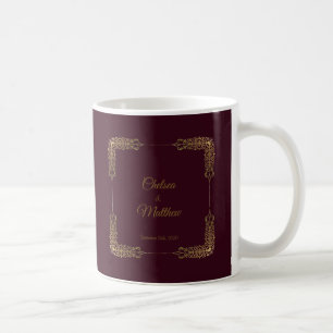 Caneca De Café Monograma Dourado e Borgonha de Casamento de Locai