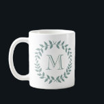 Caneca De Café Monograma Elegante de Terra Botânica Verde Dusty S<br><div class="desc">Adicione um toque elegante personalizado a qualquer bebida com esta caneca de café verde e branca da casa da moeda. Design apresenta as folhas modernas de coroa-louros e a tipografia-na moda. Monograma no centro é simples de personalizar e pode ser diferente na frente e no verso. Faz uma festa de...</div>