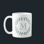 Caneca De Café Monograma Elegante de Terra Botânica Verde Dusty S<br><div class="desc">Adicione um toque elegante personalizado a qualquer bebida com esta caneca de café verde e branca da casa da moeda. Design apresenta as folhas modernas de coroa-louros e a tipografia-na moda. Monograma no centro é simples de personalizar e pode ser diferente na frente e no verso. Faz uma festa de...</div>