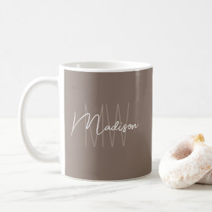 Caneca De Café Monograma Minimalista Moderno Nome em Script Bege