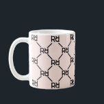Caneca De Café Monograma Na moda Moderno Cubo Leve Lente Pink Cof<br><div class="desc">Comece seu dia com um toque de elegância personalizada com nossa caneca personalizada de café rosa-rosa Na moda de cor branca moderna Monograma, com um padrão de monograma cor-de-rosa pincelado que lhe permite desfrutar seu estilo matinal. Esta caneca permite personalizá-la com suas iniciais, transformando um item do dia a dia...</div>