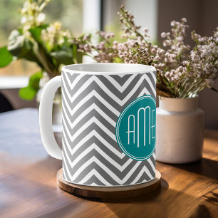 Caneca De Café Monograma Personalizado com Chevron de Carvão Teal