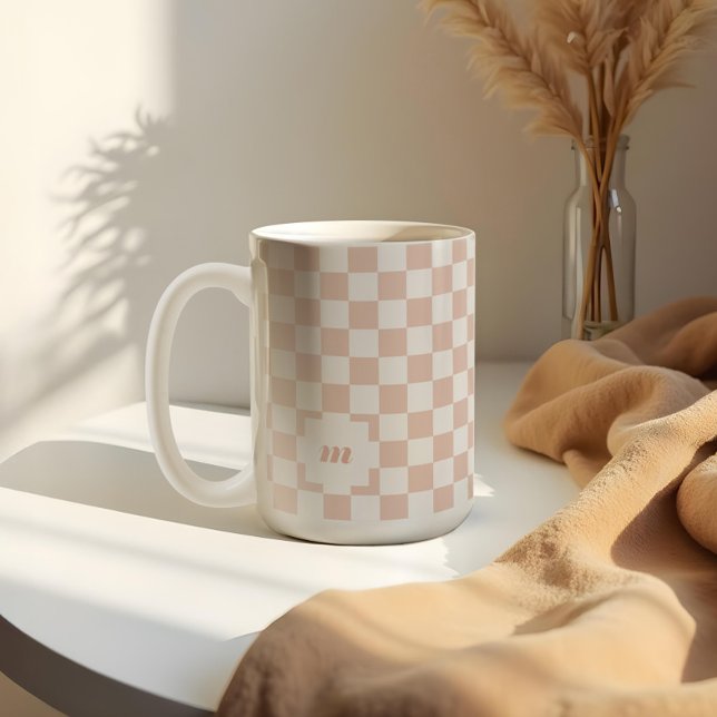 Caneca De Café Monograma Personalizado de Padrão Verificado Retro (Retro Modern Chequered Pattern Custom Monogram Coffee Mug)