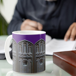 Caneca De Café Monograma Personalizado do Arco Gótico Tudor de B