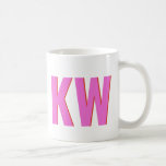 Caneca De Café Monograma Personalizado Sombra Rosa Moderno Vermel<br><div class="desc">Beba com estilo neste moderno caneca com monograma apresentando um design elegante em rosa com um efeito de sombra em vermelho ousado. Personalizada com suas iniciais, esta caneca combina charme contemporâneo com um toque de elegância. A combinação de cores marcantes e a tipografia minimalista fazem dela uma peça de destaque,...</div>