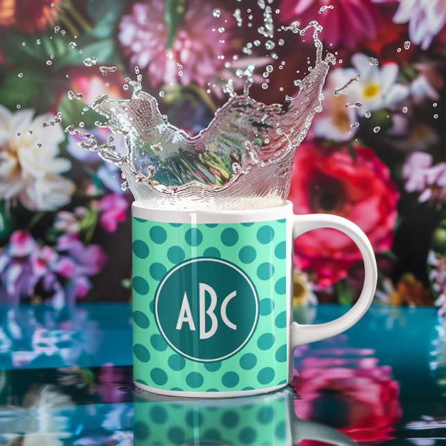 Caneca De Café Monograma Verde Teal com Bolinhas (Teal Monogram Green Polka Dot Coffee Mug)
