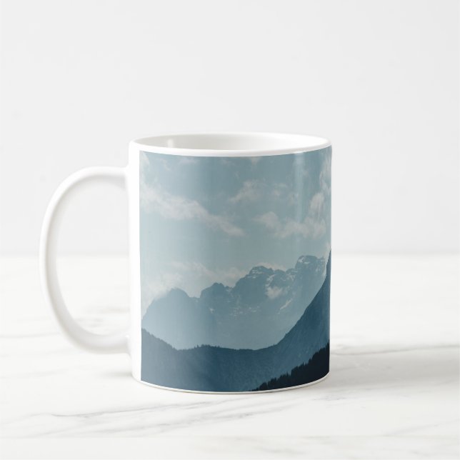 CANECA DE CAFÉ MONTANTES SOB O CÉU BRANCO (Esquerda)