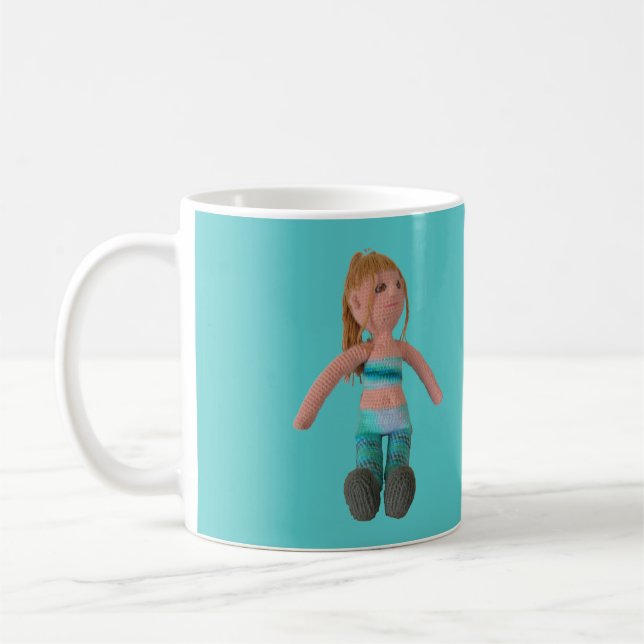 Caneca De Café Mug - Boneca Menina no Fundo Aqua (Esquerda)