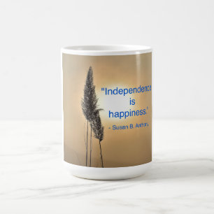 Caneca De Café Mug com a citação, "Independência é felicidade."