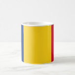 Caneca De Café Mug com bandeira da Romênia<br><div class="desc">Salve suas bebidas favoritas numa caneca enfeitada com a bandeira da Romênia! Criada com atenção aos detalhes, esta caneca celebra a rica herança da Romênia e o orgulho nacional. A design mostra orgulhosamente a bandeira icônica da Romênia, com três bandas verticais de azul, amarelo e vermelho. Perfeito para apreciar café,...</div>