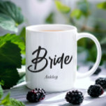 Caneca De Café Mug de Casamento Branco Negro Bride<br><div class="desc">Noiva White Script Casamento de Casamento. Verifique a coleção de armazenamento abaixo para obter itens correspondentes.</div>