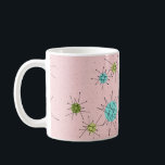 Caneca De Café Mug. Icônico Rosa Icônico<br><div class="desc">Este padrão Icônico Rosa Icônico de Starbursts Atômicos Mug apresenta explosões atômicas icônicas. Isso mesmo! A antiga escola, o fundo colorido de primeira-dama cor-de-rosa com manchas de ouro é o pano de fundo perfeito para a vibrante turquesa, o aipo de salga e os círculos verdes cor de pera da cozinha....</div>