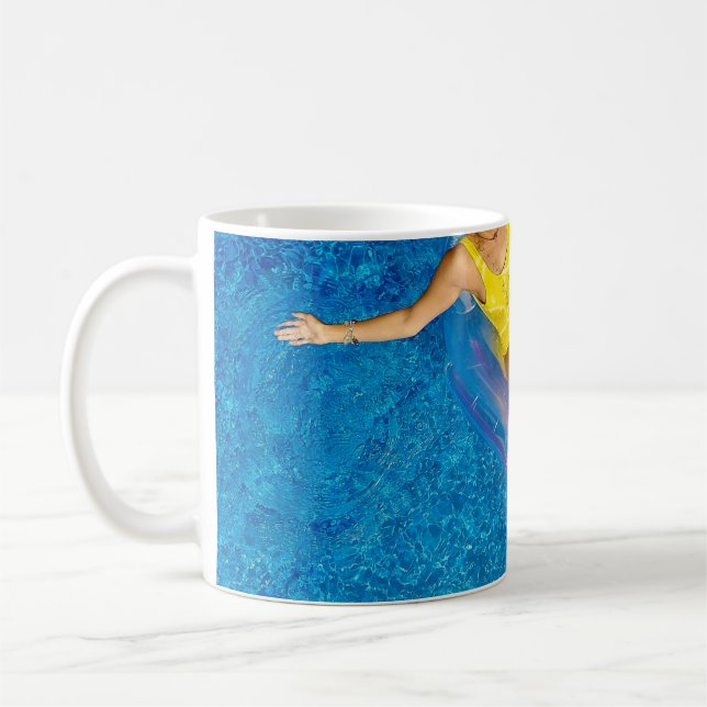 Caneca De Café Mulher cavalgando boia flutuante de plástico no co (Esquerda)