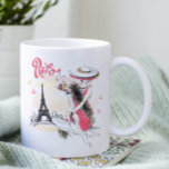 Caneca De Café Mulher moderna moderna moda parisiense<br><div class="desc">Esta design moderna apresenta uma mulher elegante no café bebendo de Paris. #café #mugs #coffeemugs #drinque #cozinha #casa #presentes #giftsforher #coffeover #cofapalpover</div>