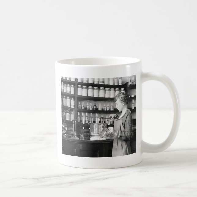 Caneca De Café Mulher Químico, 1919 (Direita)