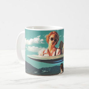 Caneca De Café Mulher Relaxando em OVNI no Deserto