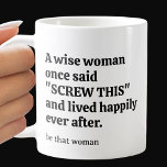 Caneca De Café Mulher Sassy Wise<br><div class="desc">Um ditado engraçado na frente e atrás desta caneca diz "Uma mulher sábia disse uma vez 'Que se lixe Isto' e viveu feliz para sempre." Um nome é impresso verticalmente no lado ou deixe o vazio de área se você não quiser nenhuma impressão. Faz um presente divertido ou perfeito para...</div>