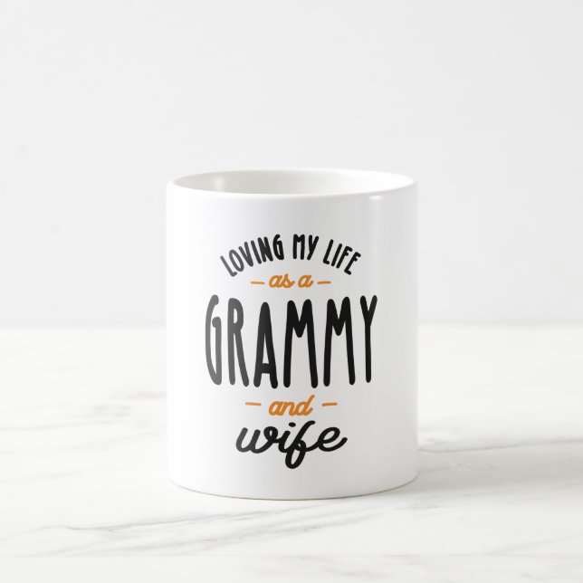 Caneca De Café Mulheres Amando Minha Vida Como Um Grammy E Esposa (Centro)