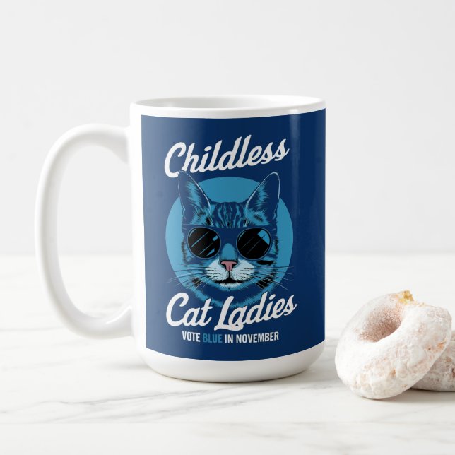 Caneca De Café Mulheres de Gato Sem Filhos Votam Democratas Azuis (Com Donut)
