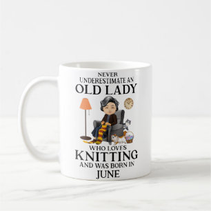 Caneca De Café Mulheres Idosa Ama Tricô Nasceu Em Junho Tricô