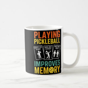 Caneca De Café Mulheres jogando pickleball melhora a memória engr