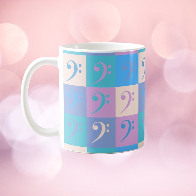 Caneca De Café Música de Padrão deClave de Fá Cores Pastel (A mug with a pattern of bass clefs.)
