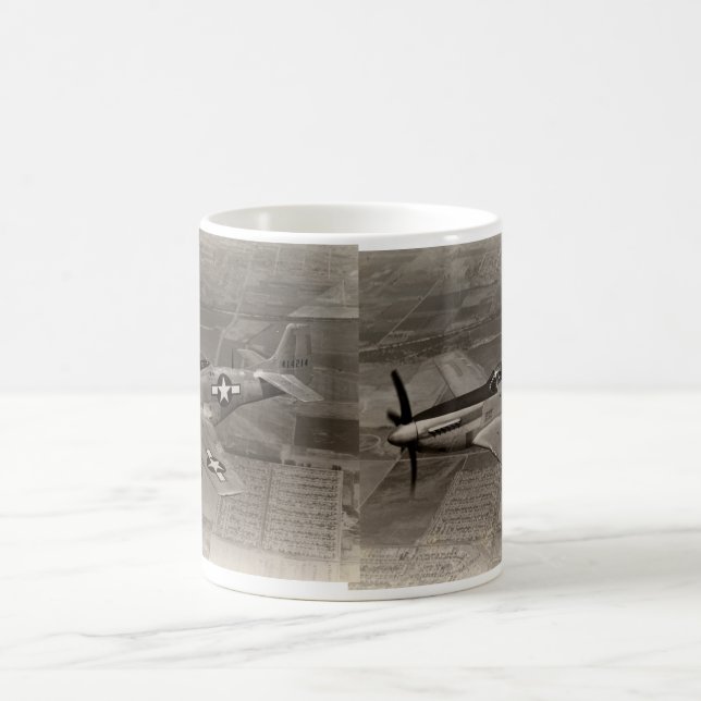 Caneca De Café Mustang de WWII P-51 em vôo (Centro)