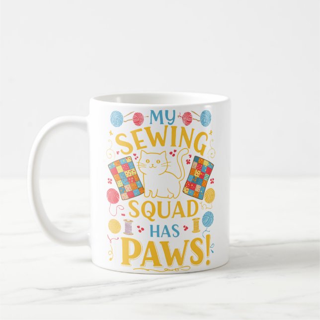 Caneca De Café My Sewing Squad Has Paws Funny Cat Quilting (Esquerda)