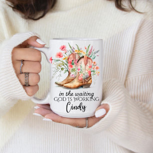 Caneca De Café Na Espera Deus Está Trabalhando Nome Personaliza