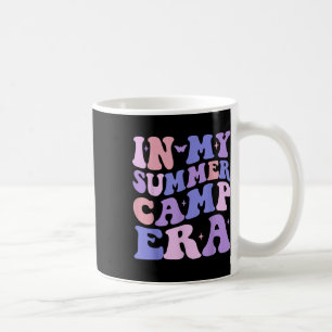 Caneca De Café Na Minha Era de Acampamento de Verão Groovy Férias