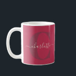 Caneca De Café Na moda personalizado Nome monograma magenta verme<br><div class="desc">Ponha sua bebida favorita em estilo com esta elegante caneca personalizada com um design de burgundy rico e fontes delicadas de script mostrando seu nome. Perfeito por adicionar um toque de sofisticação ao café da manhã ou dar a alguém especial, essa caneca combina funcionalidade com uma estética de eterno. Ideal...</div>
