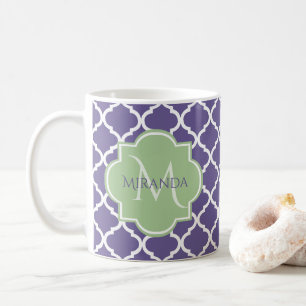 Caneca De Café Na moda Purple Quatrefoil e Nome Monograma Verde