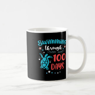 Caneca De Café Nadação Do Mar De Tartaruga Por 100 Dias De Chá Es