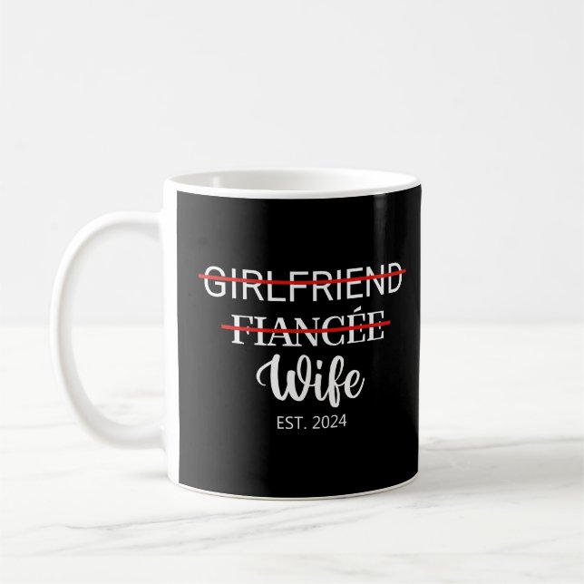 Caneca De Café Namorada Fiancée Wife Est. casal Casado 2024 (Esquerda)
