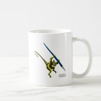 Caneca De Café NaNoLA - Lemur com caneta de fonte