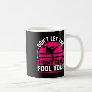 Caneca De Café Não deixe que o rabo-de-cavalo te engane a miúda d