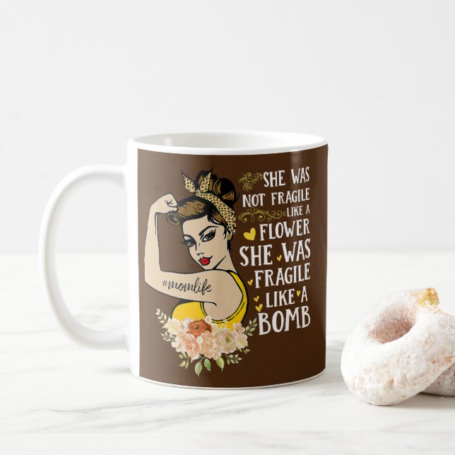 Caneca De Café não frágil como uma flor ela era frágil como uma (Com Donut)