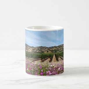 Caneca De Café Napa Valley Vineyard com Flores Cosmos
