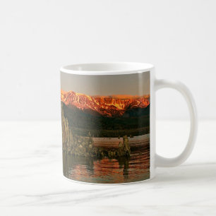 CANECA DE CAFÉ NASCER DO SOL NO MONO LAGO, CALIFÓRNIA